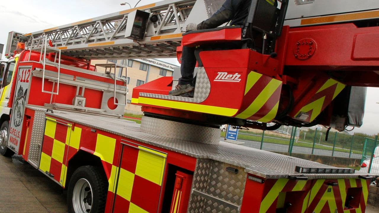 Una incendio foretal en Porto do Son ya ha arrasado 20 hectáreas en Miñortos