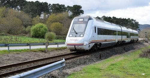 Remiten a ADIF máis de 1.600 sinaturas apoiando a creación dun apeadoiro de tren en Valga