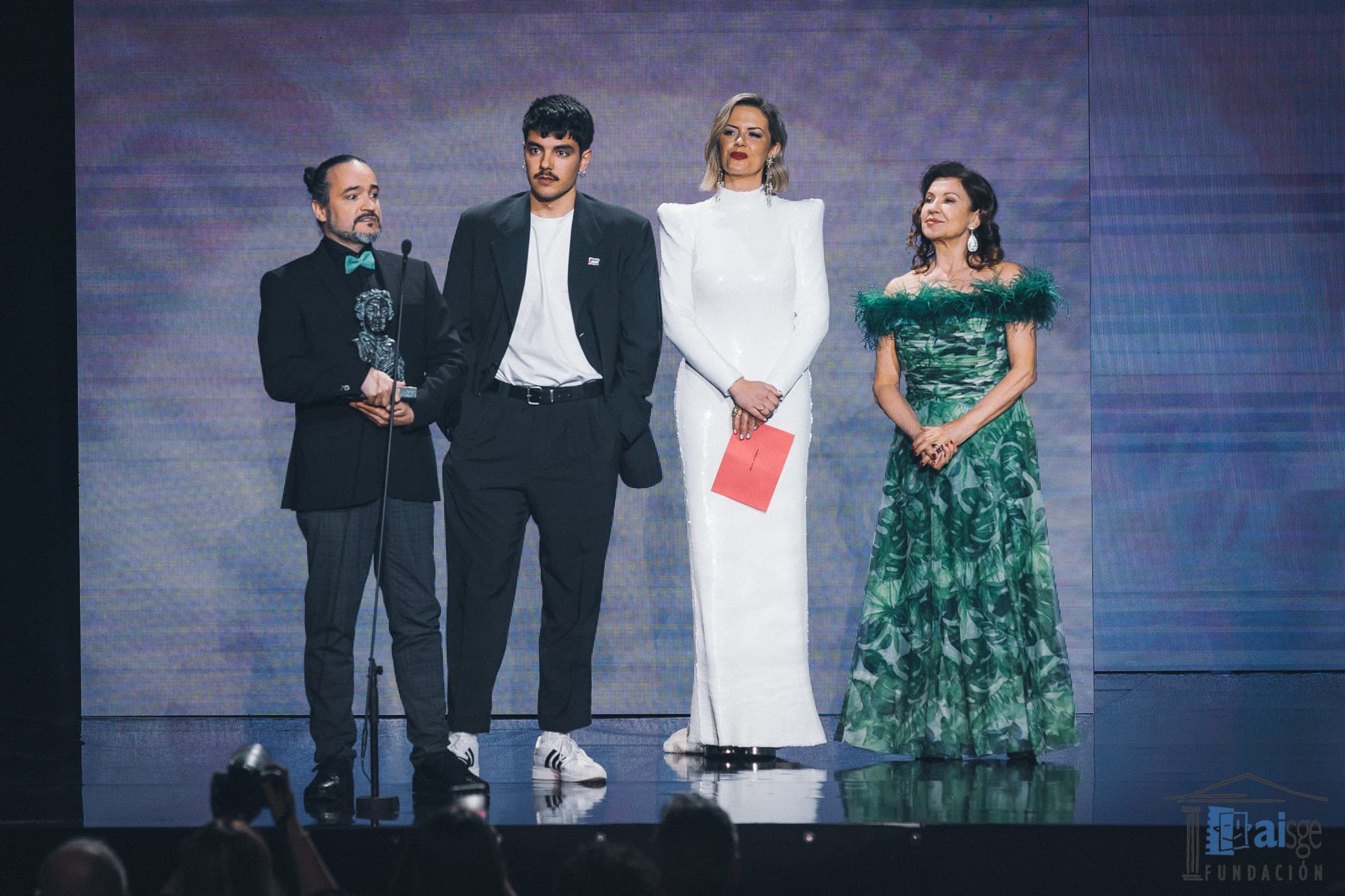 A produtora amesá, Serea Films, recibe o Mestre Mateo a mellor documental por Os espazos en branco