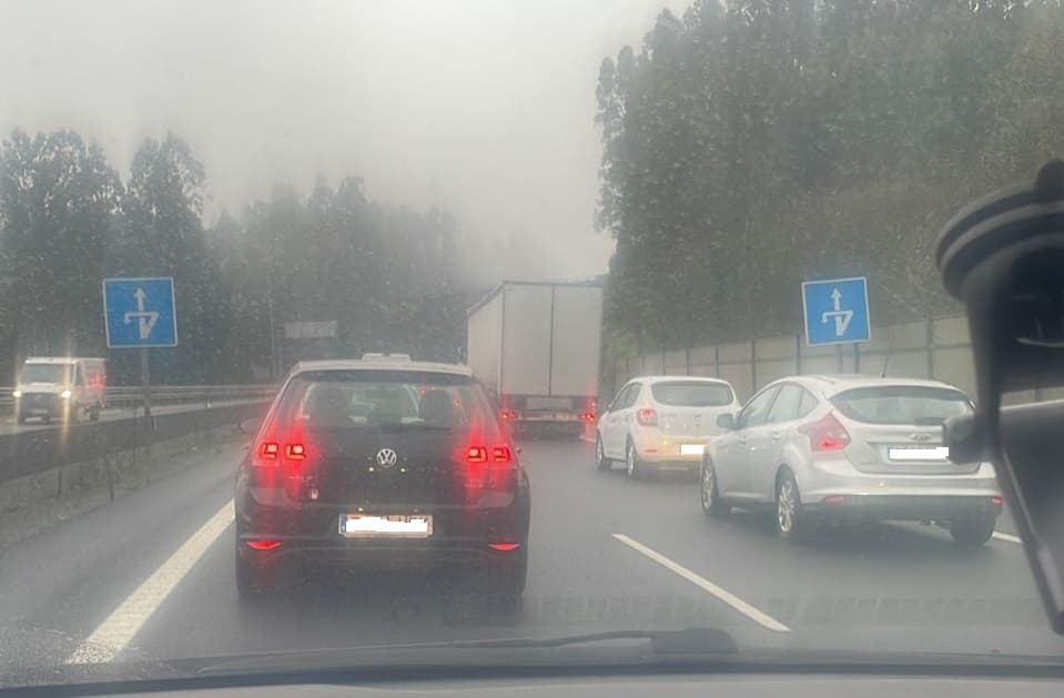 Accidente múltiple en la AG-56 a la altura de Santiago con varios heridos