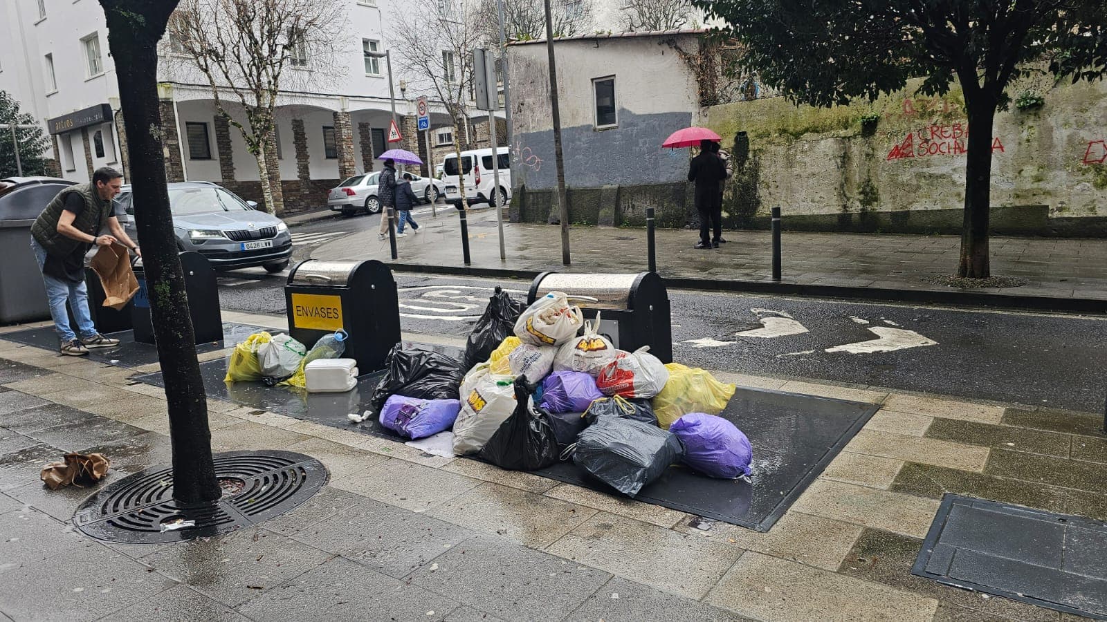 VIDEO | Las ratas deciden vivir en el Ensanche compostelano
