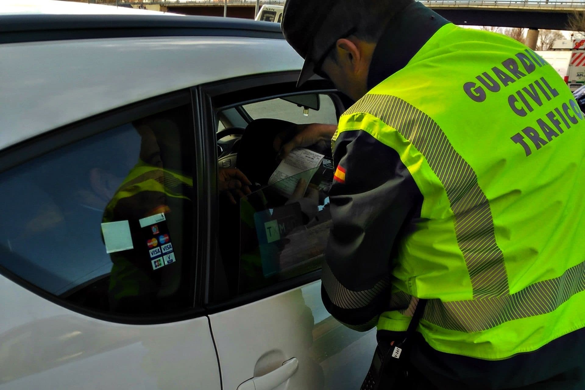 Denunciados dos taxistas en Santiago por alcoholemia