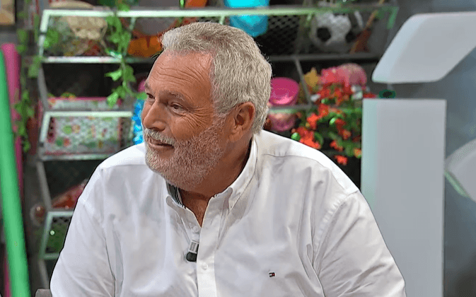 El Dr. Fandiño lanza un libro lleno de anécdotas y leyendas de Compostela: «Es muy picheleiro»