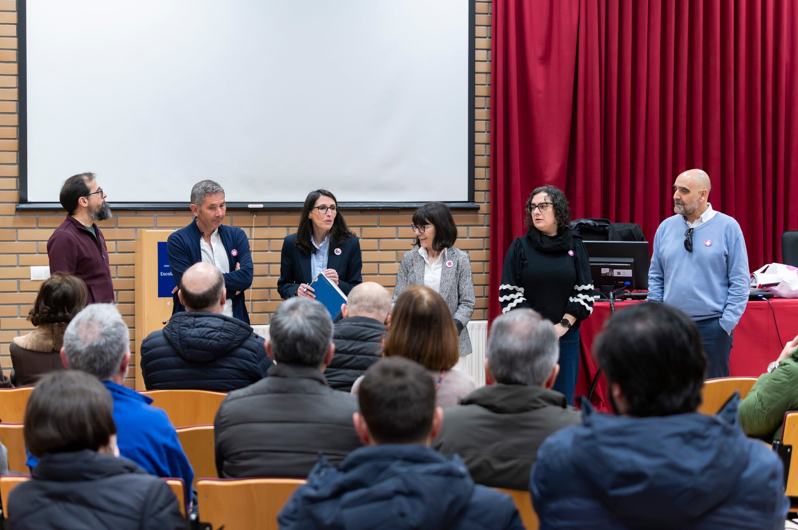 “Traballar, escoitar e dialogar”: Crujeiras marca a folla de ruta para a segunda volta na USC