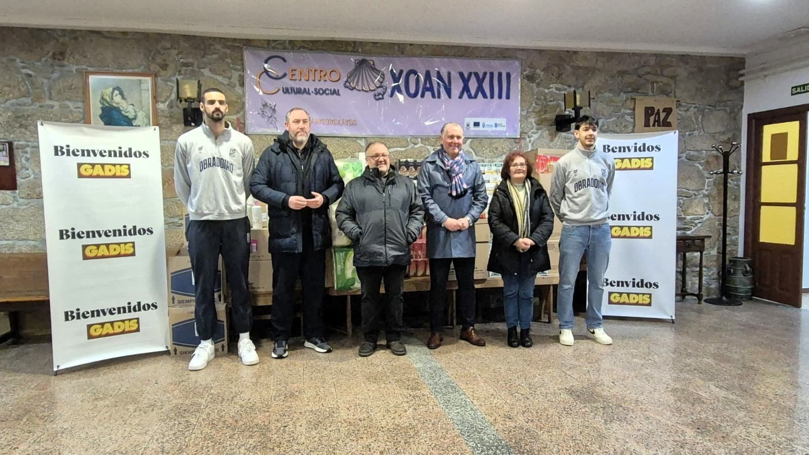 Gadis y Monbus Obradoiro entregan 810 kilos de comida al Albergue Juan XXIII