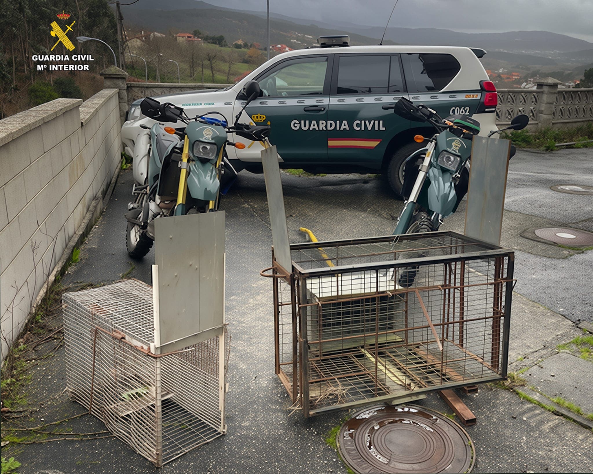 La Guardia Civil interviene dos trampas ilegales para la captura no selectiva de animales en Rois