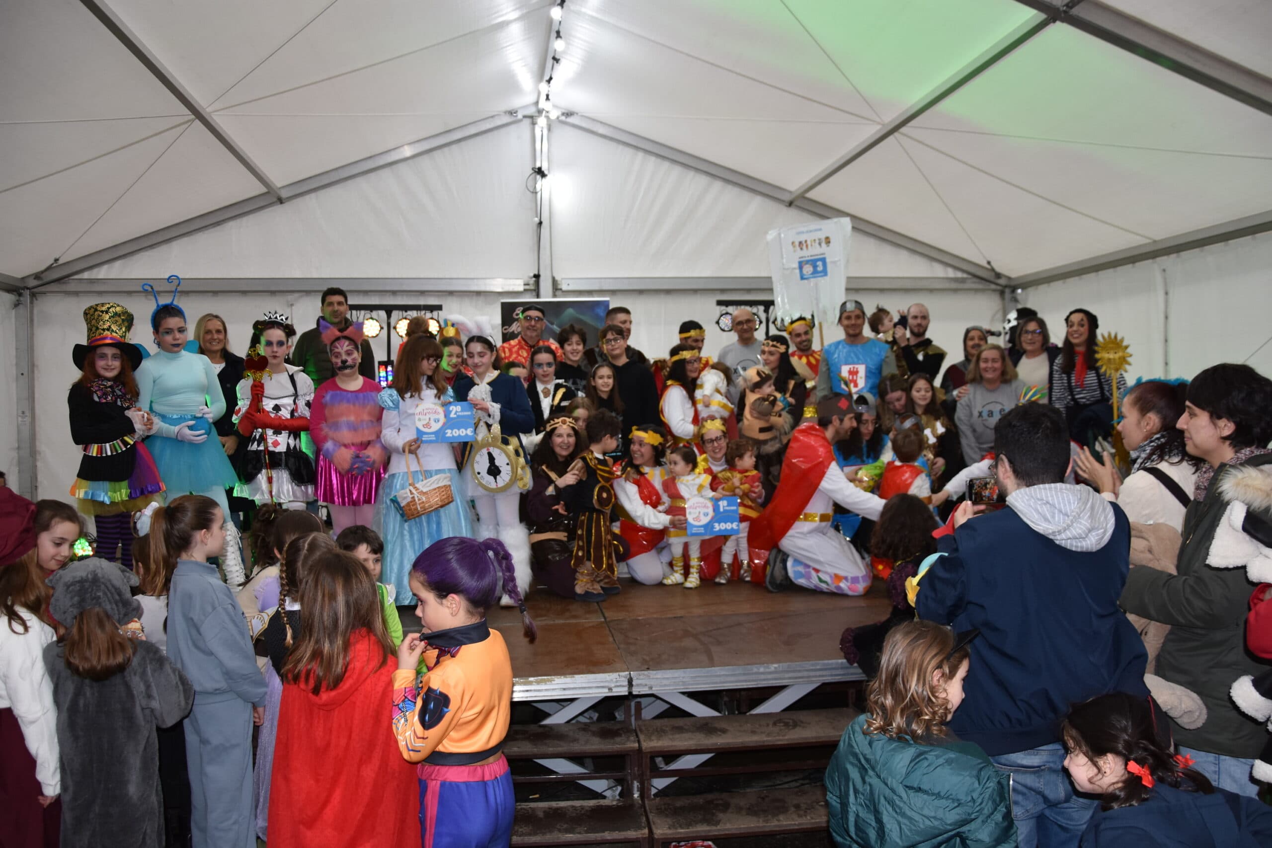 Lendo a Rosalía e Civilizacións, gañadores do concurso infantil de disfraces de Ames