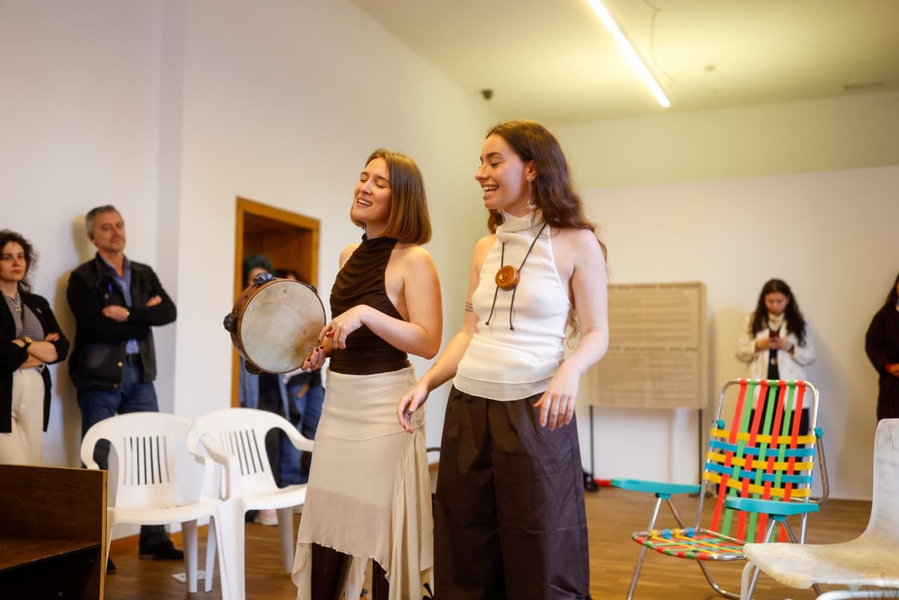 A Fundación Granell acolle a exposición que transforma en esculturas o novo disco de Fillas de Cassandra