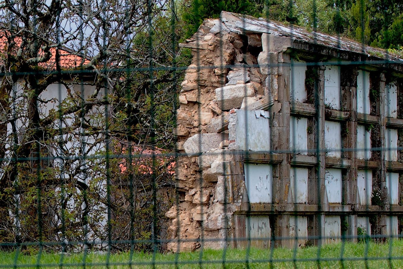 Santiago encarga un estudo para reparar o muro derrubado en Bonaval