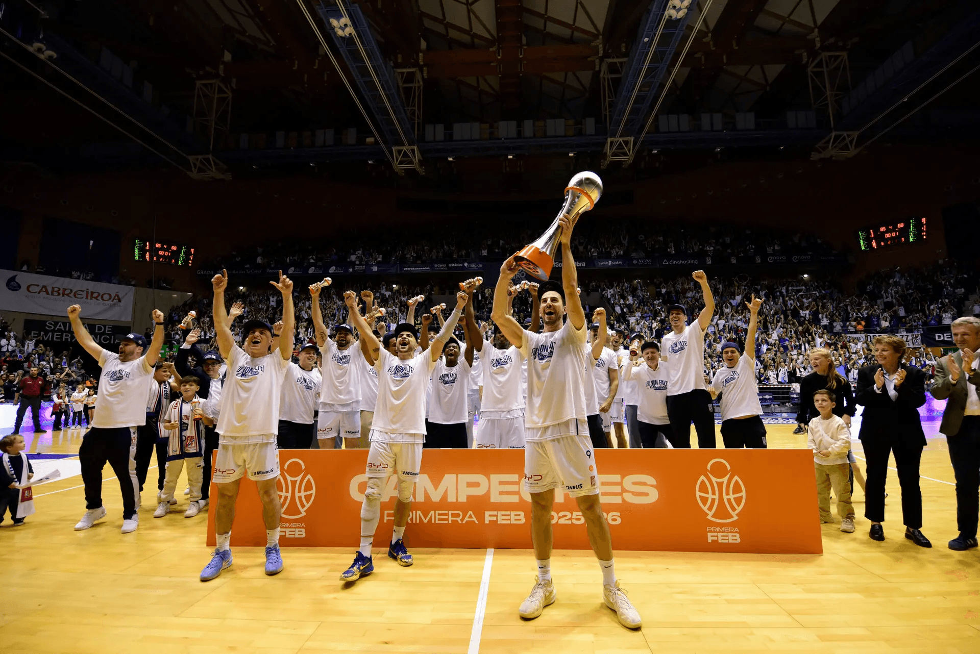 ¡EL OBRADOIRO VUELVE A LA ACB Y FONTES DO SAR EXPLOTA DE FELICIDAD!