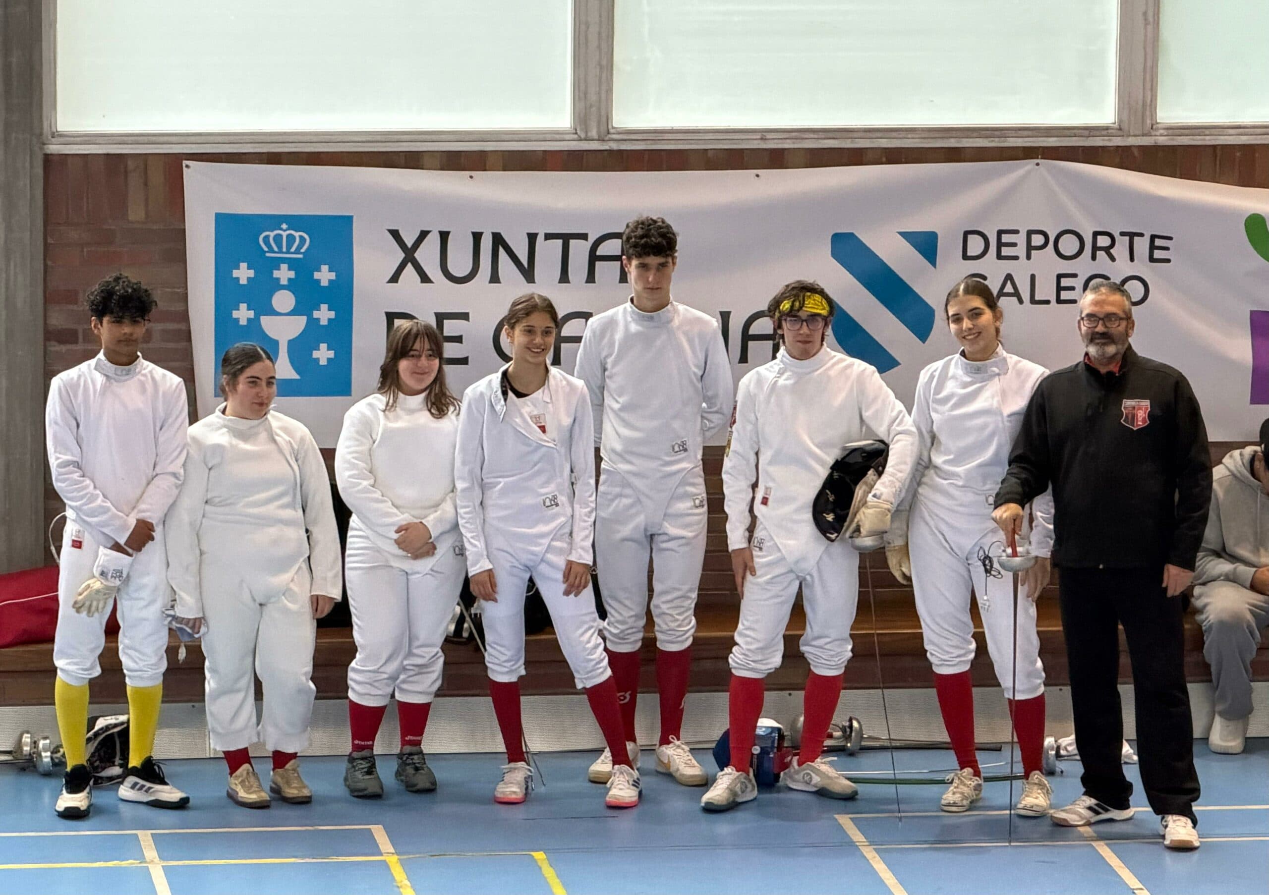 Jornada redonda del Compostela Esgrima: podios en todas las categorías y dominio de Mourelle